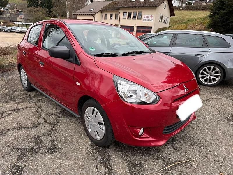 Gebraucht Mitsubishi Space Star 71 PS (52 kW) 2015 Rot Limousine