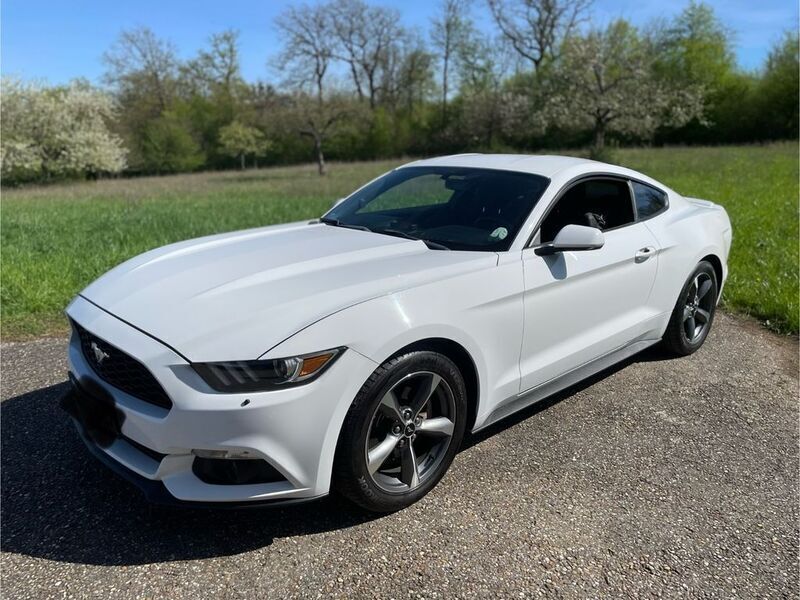 Weiß Gebraucht 2016 Ford Mustang Coupé | 22.800 € (Guter Preis) - Bild 1/4