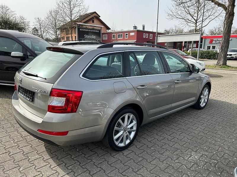 Gebraucht Skoda Octavia Elegance 140 PS (102 kW) 2015 Beige Kleinwagen