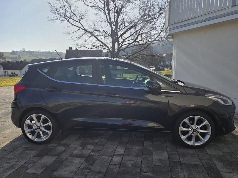 Gebraucht Ford Fiesta 101 PS (74 kW) 2017 Schwarz Kleinwagen