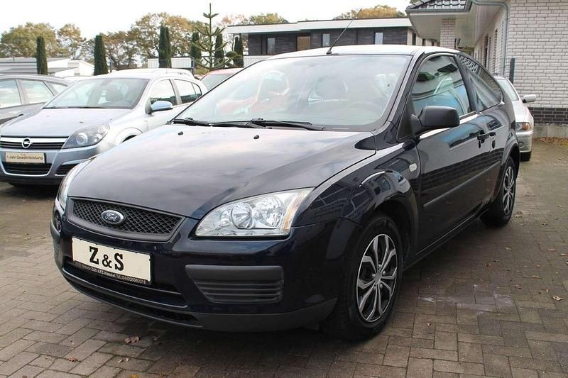 Gebraucht Ford Focus Trend 101 PS (74 kW) 2006 Blau Limousine