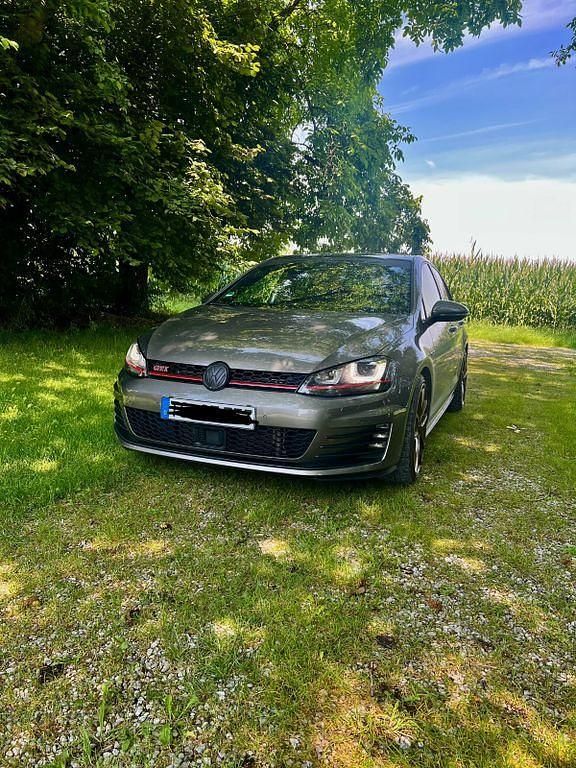 Grau Gebraucht 2016 VW Golf VII GTI Limousine | 21.500 € (Etwas zu teuer) - Bild 1/4