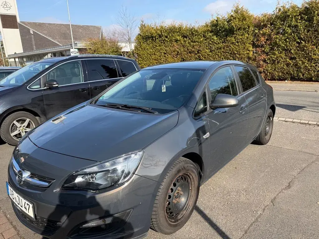 Gebraucht Opel Astra Style 136 PS (100 kW) 2014 Grau Limousine