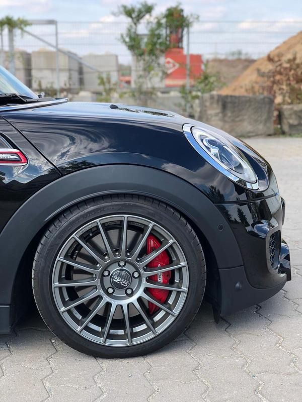 Używany Mini John Cooper Works 231 KM (169 kW) 2017 Czarny Hatchback