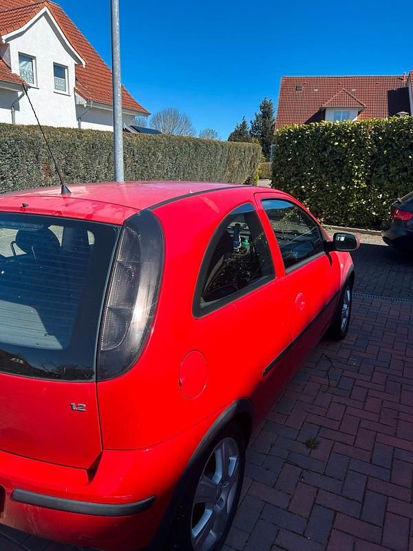Usata Opel Corsa 75 CV (55 kW) 2004 Rosso Utilitaria