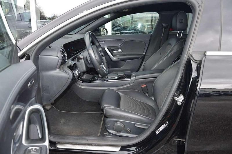 Gebraucht Mercedes CLA200 150 PS (110 kW) 2023 Nachtschwarz Kombi