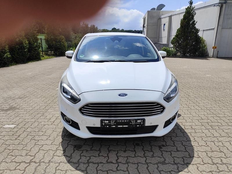 Gebraucht Ford S-MAX Titanium 179 PS (131 kW) 2016 Weiß Van / Kleinbus