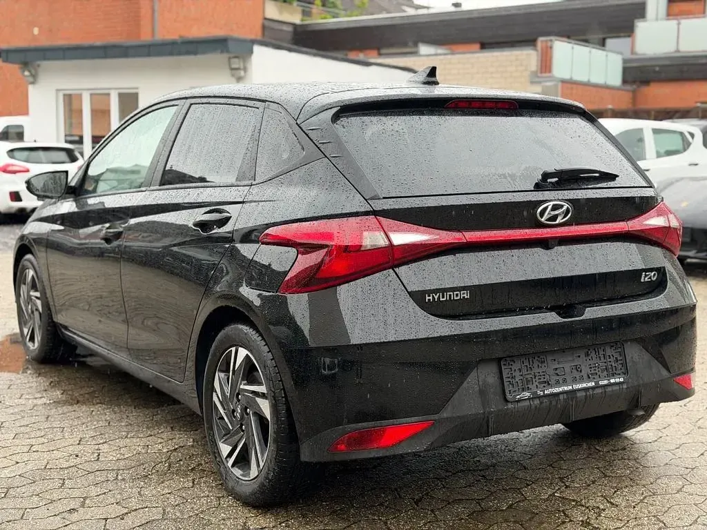 Gebraucht Hyundai i20 GO! 101 PS (74 kW) 2023 Phantom black Kleinwagen