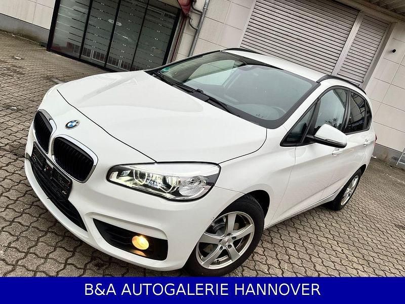 Weiß Gebraucht 2015 BMW 218 Performance Van / Kleinbus | 9.690 € (Fairer Preis) - Bild 1/4
