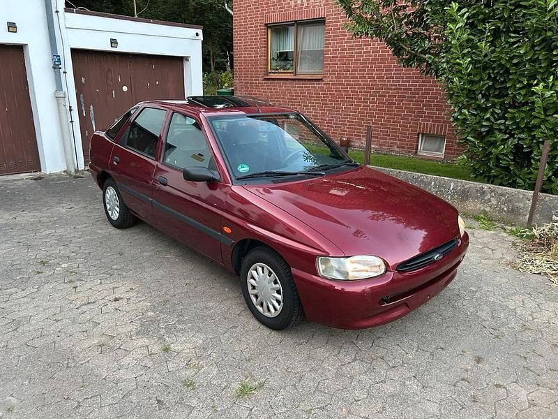 Rot Gebraucht 1996 Ford Escort Limousine | 1.250 € (Fairer Preis) - Bild 1/4