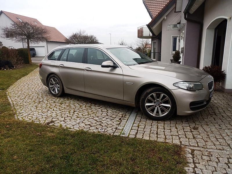 Gebraucht BMW 520 190 PS (139 kW) 2016 Gold Kombi