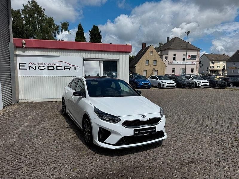 Weiß Gebraucht 2019 Kia Ceed GT GT-Line Limousine | 18.490 € (Teuer) - Bild 1/4