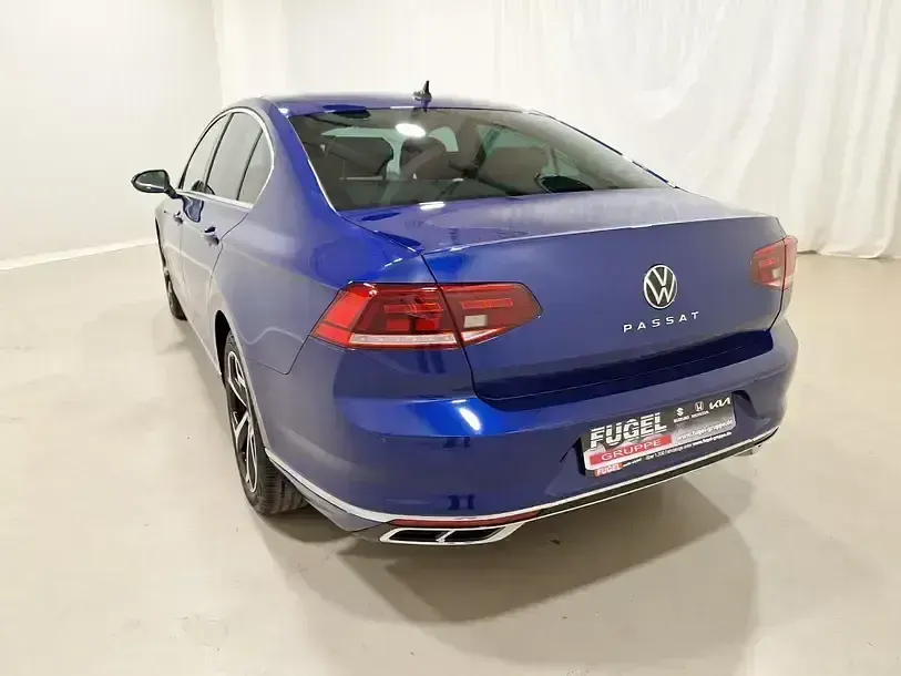 Gebraucht VW Passat R-line 200 PS (147 kW) 2021 Lapiz blue metallic Limousine