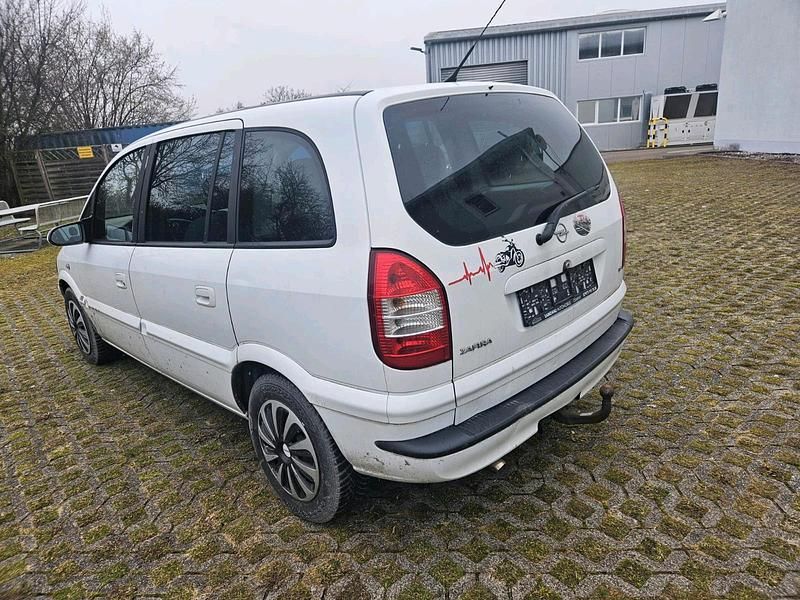Gebraucht Opel Zafira 125 PS (91 kW) 2004 Weiß Van / Kleinbus