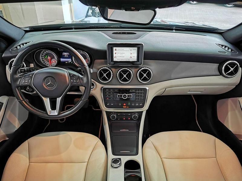 Gebraucht Mercedes GLA220 170 PS (125 kW) 2015 Grau SUV