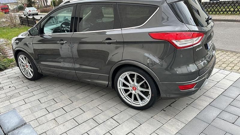 Gebraucht Ford Kuga Individual 150 PS (110 kW) 2015 Grau SUV