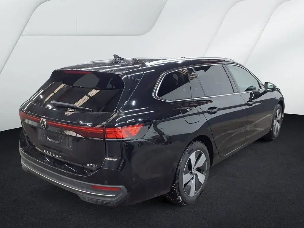 Gebraucht VW Passat Business 150 PS (110 kW) 2025 Schwarz Kombi