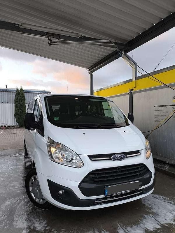Weiß Gebraucht 2017 Ford Tourneo Custom Van | 16.600 € (Guter Preis) - Bild 1/4