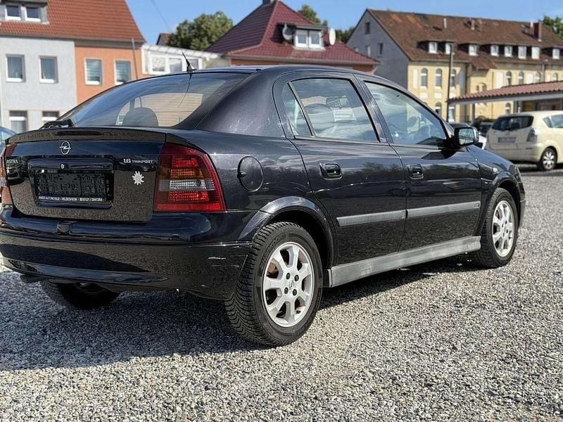 Gebraucht Opel Astra 103 PS (75 kW) 2004 Schwarz Limousine