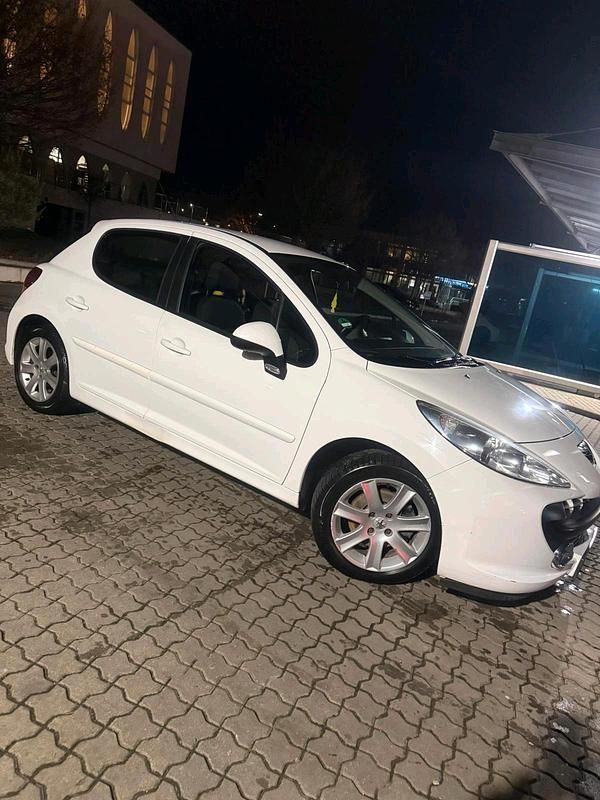 Gebraucht Peugeot 207 120 PS (88 kW) 2009 Weiß Kleinwagen