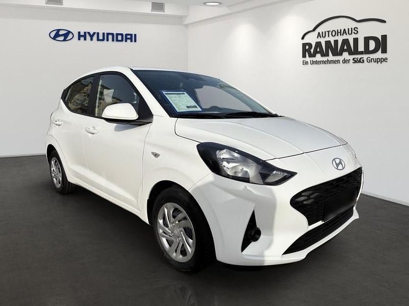 Neu Hyundai i10 Select 63 PS (46 kW) 2025 Weiss Kleinwagen