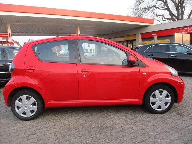 Gebraucht Toyota Aygo Cool 68 PS (50 kW) 2009 Rot Kleinwagen