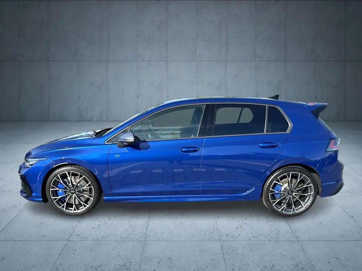 Gebraucht VW Golf VIII R 333 PS (244 kW) 2025 Lapiz blue metallic Limousine