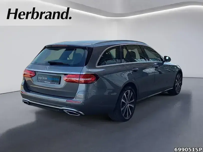 Gebraucht Mercedes E300 Avantgarde 320 PS (235 kW) 2022 Selenitgrau metallic Kombi