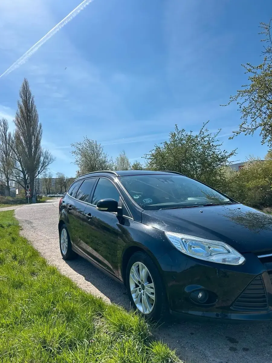 Gebraucht Ford Focus 125 PS (91 kW) 2011 Schwarz Kombi