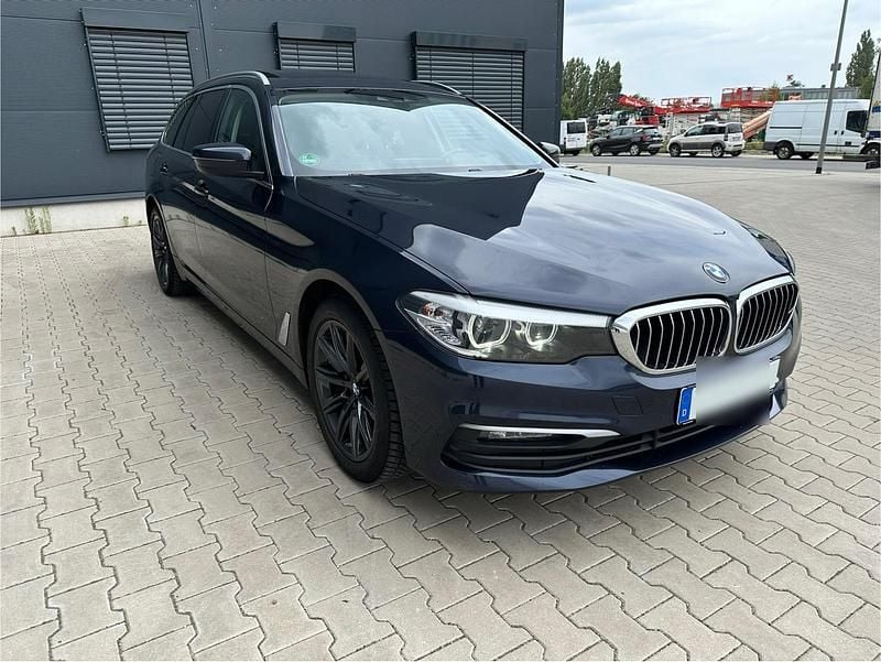 Blau Gebraucht 2020 BMW 518 Kombi | 16.490 € (Fairer Preis) - Bild 1/4
