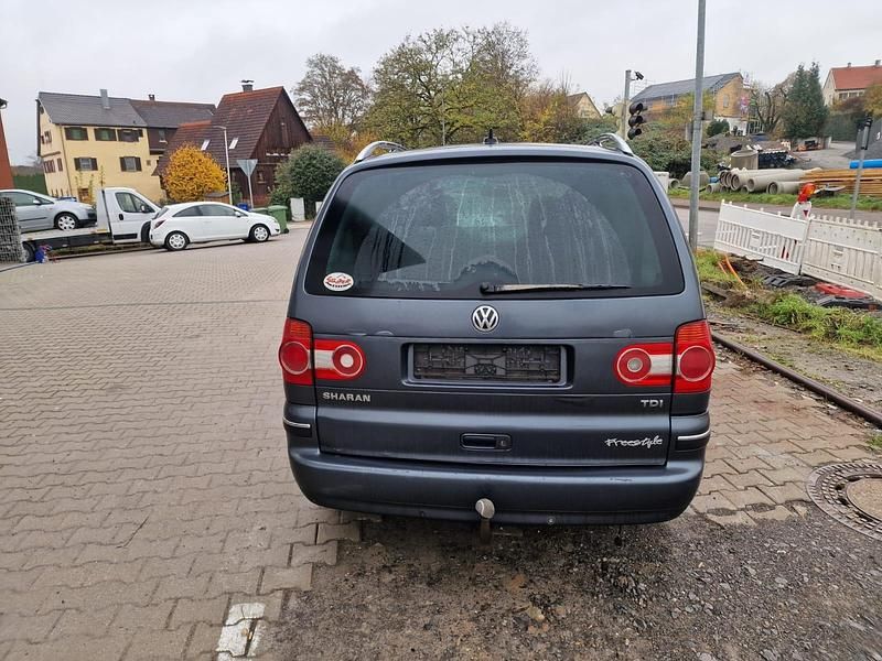 Gebraucht VW Sharan 115 PS (84 kW) 2008 Grau Van / Kleinbus