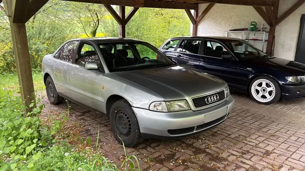 Gebraucht Audi A4 125 PS (91 kW) 1998 Silber Limousine
