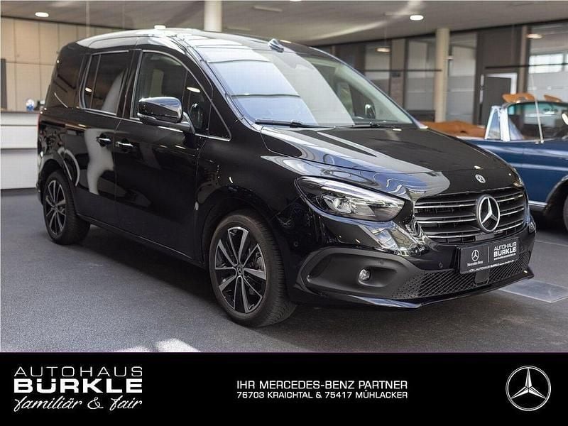 Schwarz Gebraucht 2025 Mercedes T180 Edition Van / Kleinbus | 34.650 € (Teuer) - Bild 1/4