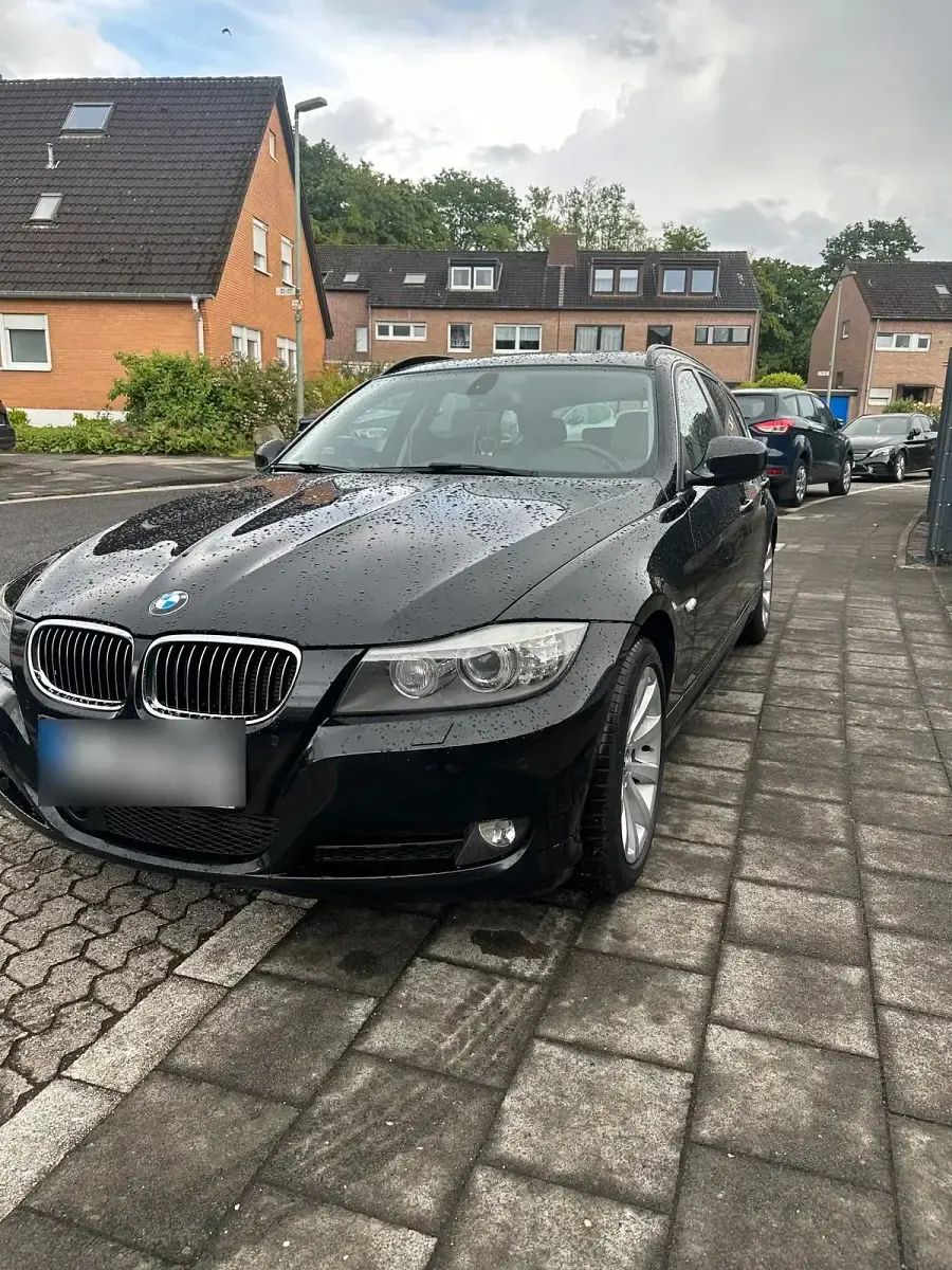 Gebraucht BMW 325 204 PS (150 kW) 2011 Schwarz Kombi