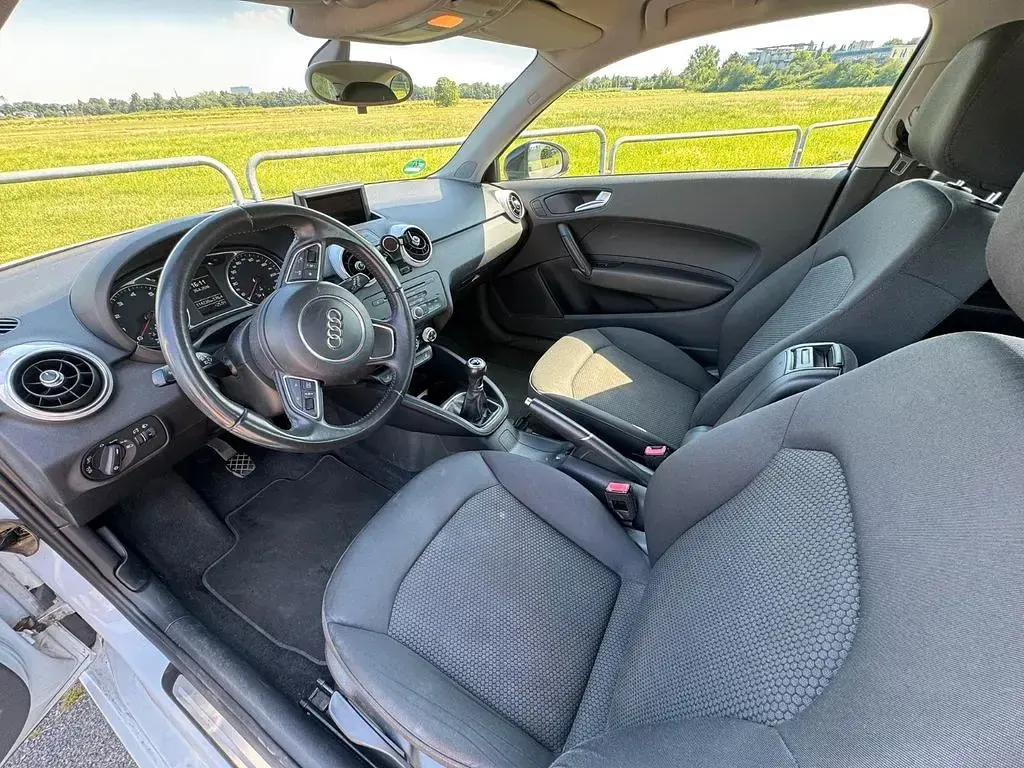 Gebraucht Audi A1 Sportback Attraction 122 PS (89 kW) 2013 Weiß Kleinwagen