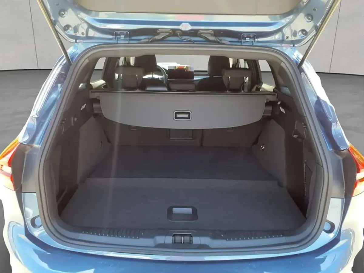 Gebraucht Ford Focus ST-Line X 125 PS (91 kW) 2023 Chrome blue metallic Kombi