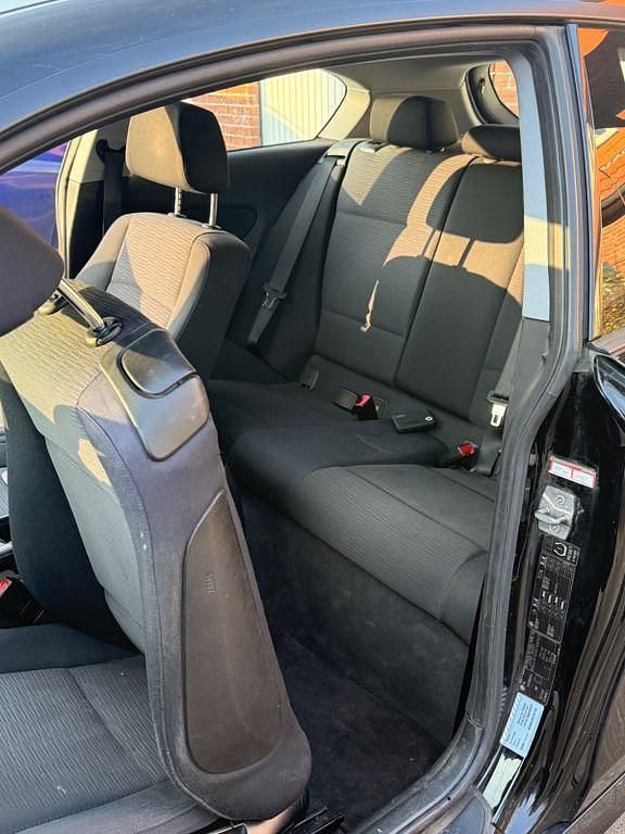Gebraucht BMW 116 122 PS (89 kW) 2010 Schwarz Kleinwagen