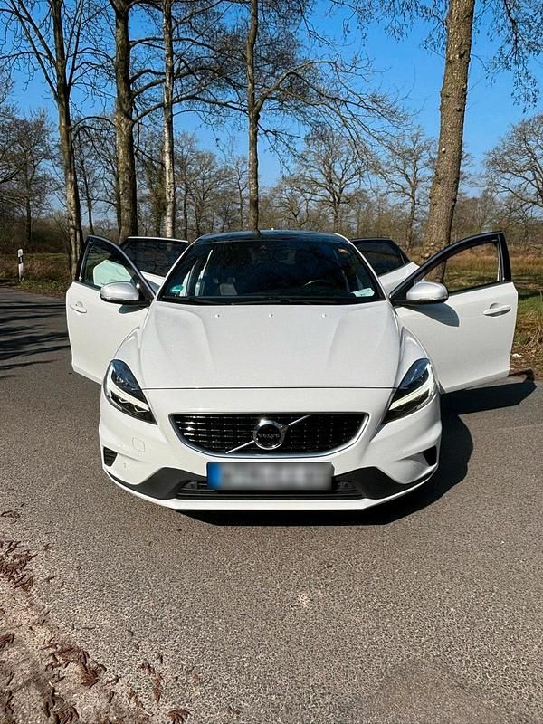 Gebraucht Volvo V40 R-Design 150 PS (110 kW) 2017 Weiß Limousine