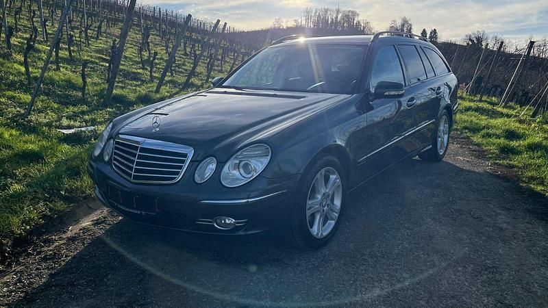 Blau Gebraucht 2009 Mercedes E280 Avantgarde Kombi | 6.400 € (Fairer Preis) - Bild 1/4