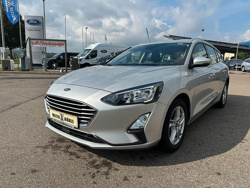 Silber Gebraucht 2022 Ford Focus Limousine | 18.880 € (Guter Preis) - Bild 1/4