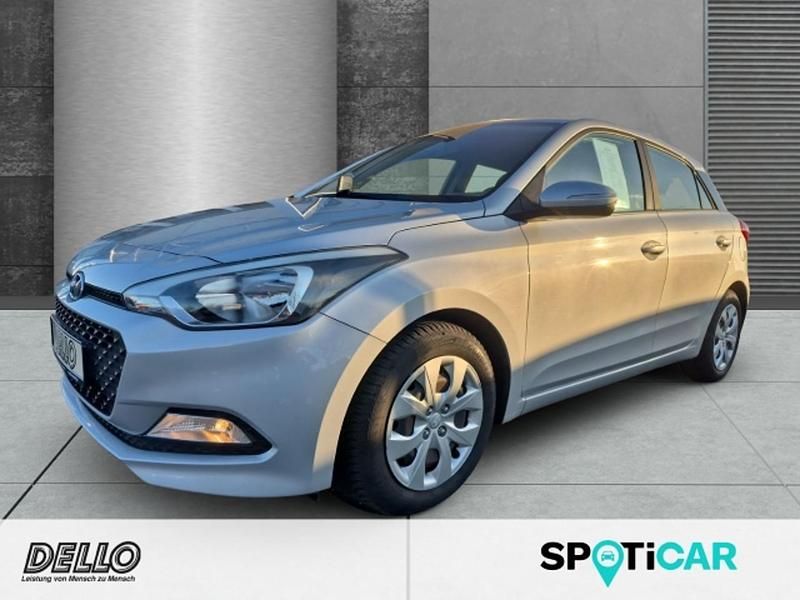 Silber Gebraucht 2016 Hyundai i20 Classic Kleinwagen | 9.990 € (Etwas zu teuer) - Bild 1/1