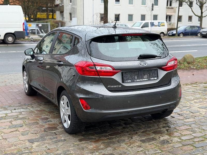 Gebraucht Ford Fiesta Cool & Connect 86 PS (63 kW) 2018 Grau Limousine