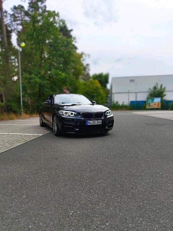 Schwarz Gebraucht 2021 BMW M240 M Sport Coupé | 41.000 € - Bild 1/4