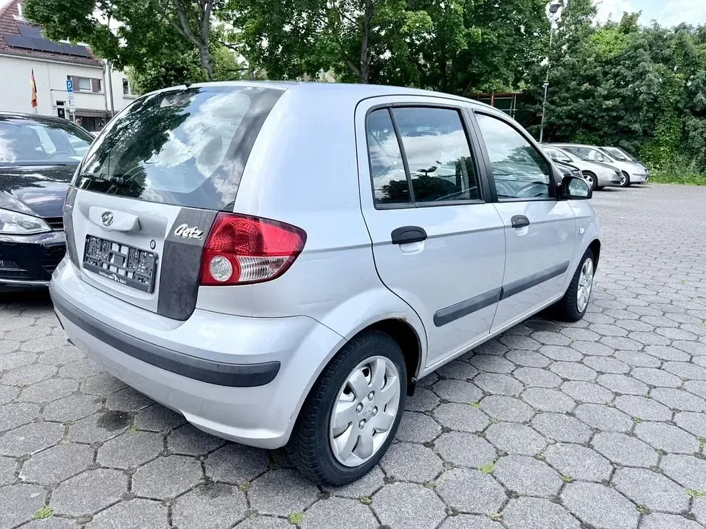 Second-hand Hyundai Getz 63 CP (46 kW) 2005 Argintiu Hatchback