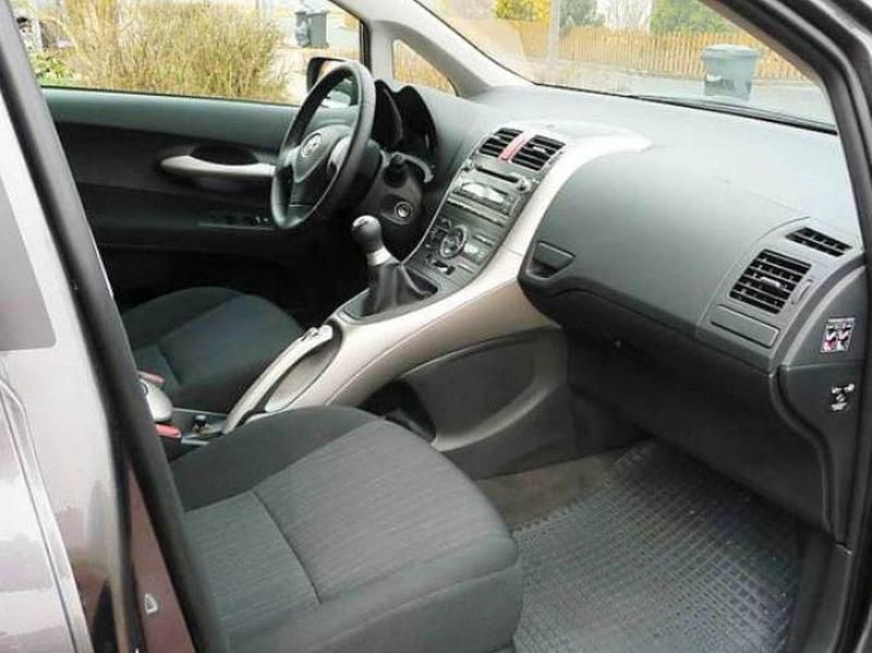 Grau Gebraucht 2008 Toyota Auris Sol Limousine | 2.798 € (Superpreis) - Bild 1/4