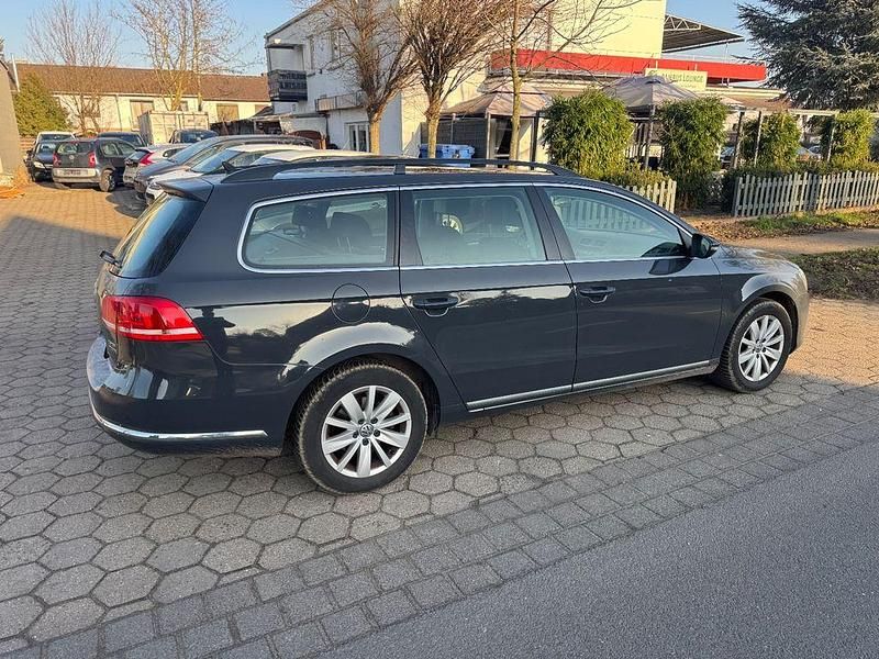 Gebraucht VW Passat 140 PS (102 kW) 2013 Grau Limousine