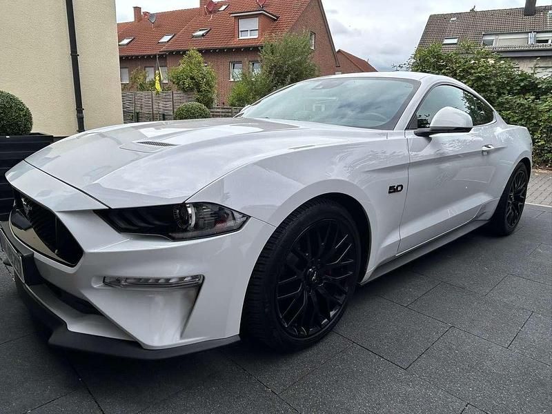 Weiß Gebraucht 2022 Ford Mustang GT Coupé | 45.000 € (Fairer Preis) - Bild 1/4