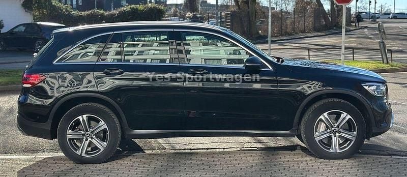 Second-hand Mercedes GLC300e 194 CP (142 kW) 2021 Negru SUV