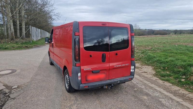 Gebraucht Opel Vivaro 134 PS (98 kW) 2006 Rot Van / Kleinbus