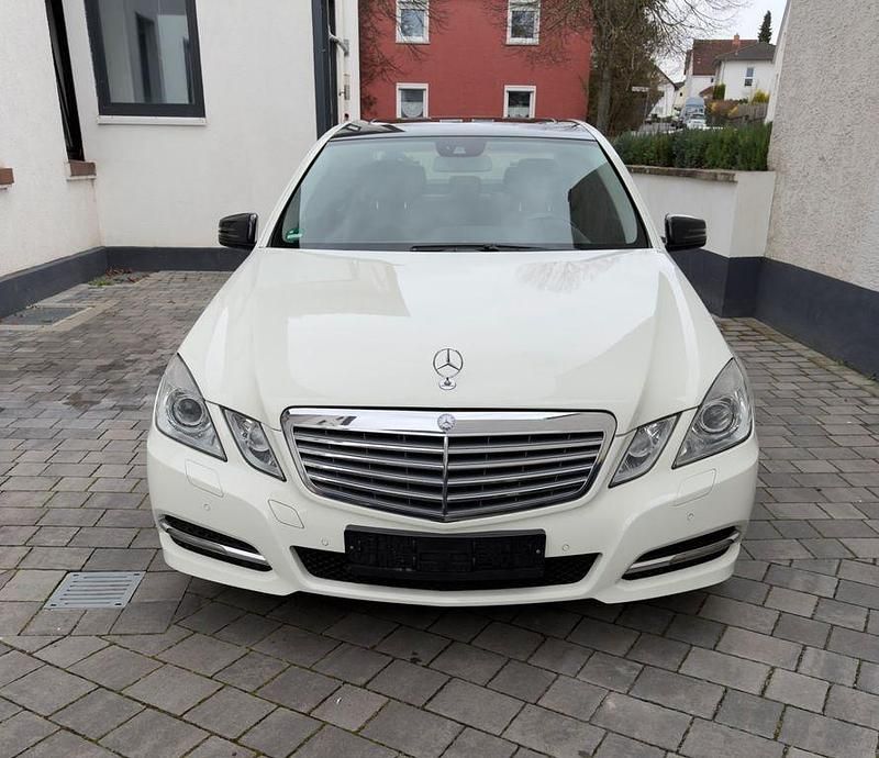 Gebraucht Mercedes E200 184 PS (135 kW) 2011 Weiß Limousine